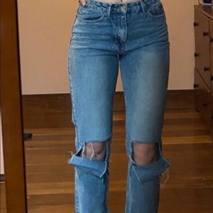 🌵 ripped baggy jeans